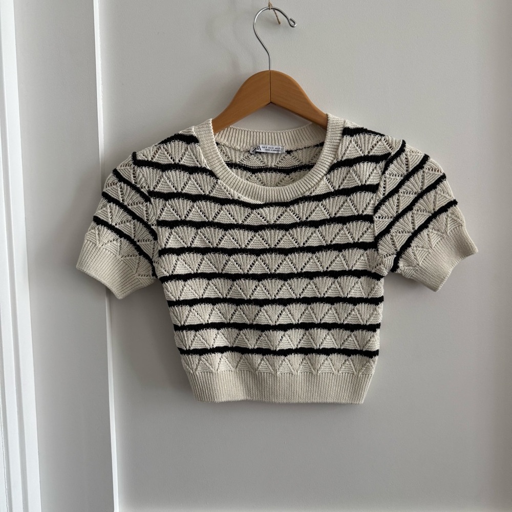 Black and Cream textured Knit stripe short sleeve crop Top